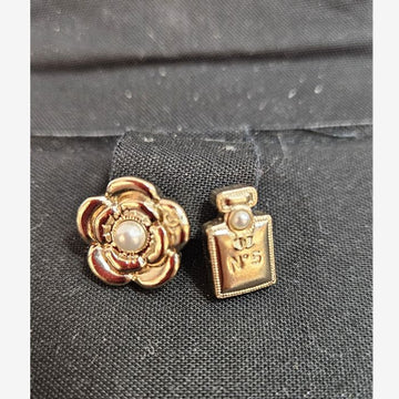 CHANEL Unbalancierte Ohrringe 155005964