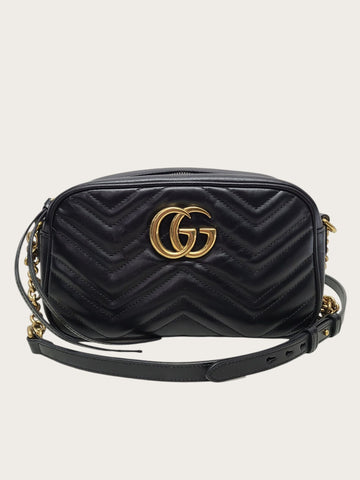 GUCCI Schwarze GG Marmont Matelassé Kleine Kameratasche 143171707