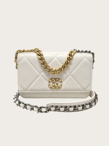 CHANEL White Lambskin Gold 19WOC Crossbody Bag 136576793