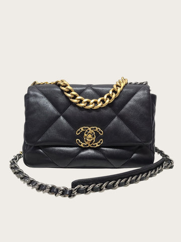 CHANEL ブラックラムスキン 19 フラップバッグ ミディアム 内蔵チップ 147030046