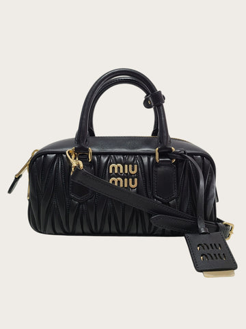 MIU MIU Schwarze Arcadia Matelassé Nappa Leder Tasche 147661102