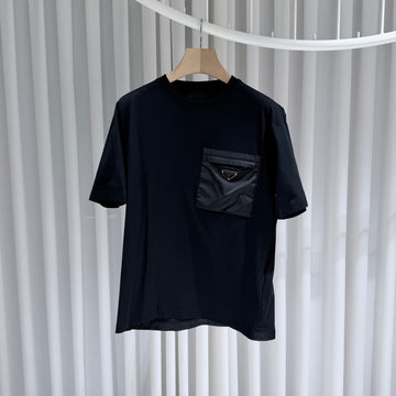 PRADA 三角ロゴリナイロンポケット半袖Tシャツブラック 155083640