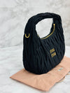 MIU MIU Wander Matelassé Satin Mini Hobo Tasche 155112646 [P]