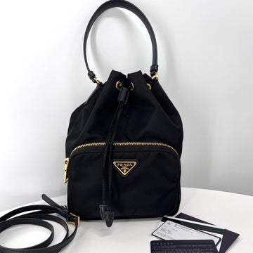 PRADA 三角ロゴ ナイロン バケットバッグ ブラック (1BH038) 155152596
