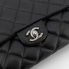 CHANEL Klassische Caviar Klappenhandtasche mit Kette 155261322 [P]