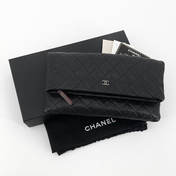 CHANEL キャビアシルバー金具フォルディングクラッチ 155274683
