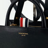 THOM BROWNE ペブルグレイン トラピーズ ミニ トップハンドルバッグ 155374878 [P]