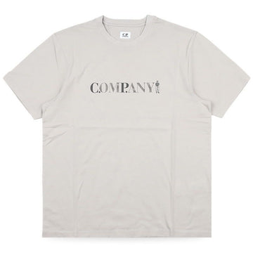 CP COMPANY メンズ ロゴ プリント ジャージ ショートスリーブ Tシャツ (ベージュ) 20CMTS085A 005100W 904 152864536
