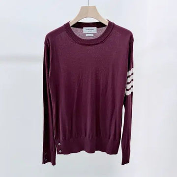 THOM BROWNE Merino-Wollpullover mit diagonaler Manschette Burgundy 155438323