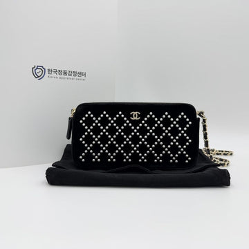 CHANEL ベルベット ブラック ダブル ジッパー WOC ミニ クロスボディバッグ ゴールド クラシック A82527 155460695