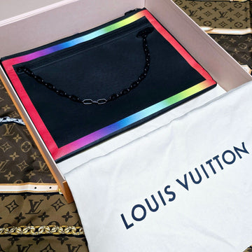Louis Vuitton Clutch 155480764