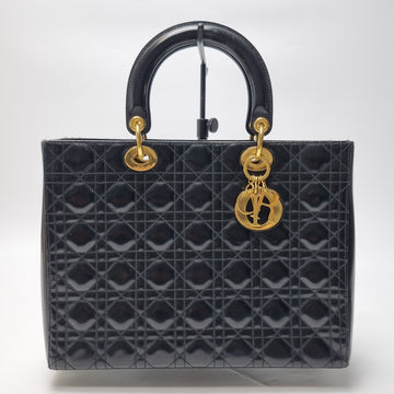 DIOR Damen Handtasche in schwarzem Lackleder mit Kanage-Muster und goldenen Details (groß) 155520346