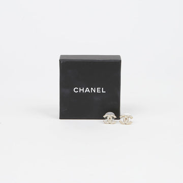 CHANEL CC Logo Pearl Earrings A64766 153696442