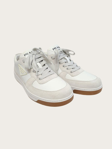 PRADA Weiße Wildlederleder Dreieck Sneakers 155528070