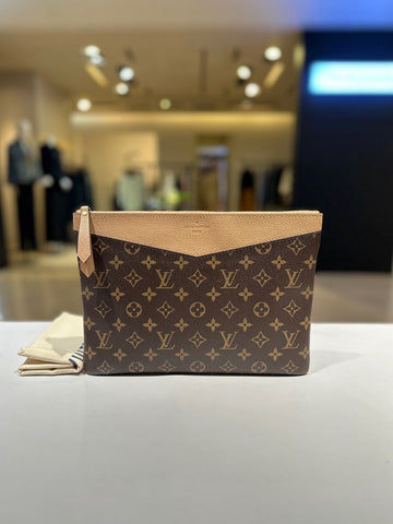 Louis Vuitton Monogram Canvas Daily Pouch Clutch Bag M64591 155543920
