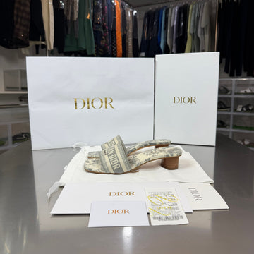 DIOR デューウェイ ミュール ヒール プラン ドゥ パリ モチーフ 刺繍 コットン サンダル スリッパ 155544934