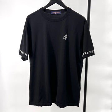 LOUIS VUITTON Klassisches Logo T-Shirt mit Rundhalsausschnitt in Schwarz (1AFQSJ) 155547177