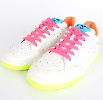 CHANEL Sneaker mit Logo in mehreren Farben 38.5(255) 155665331