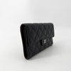 CHANEL Klassische Kaviar Silberfarbene Klappenbörse 155738102 [P]