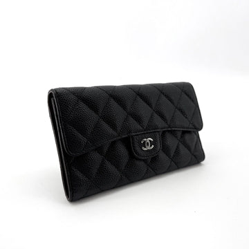 CHANEL クラシックキャビアシルバー金具フラップ長財布 155738102