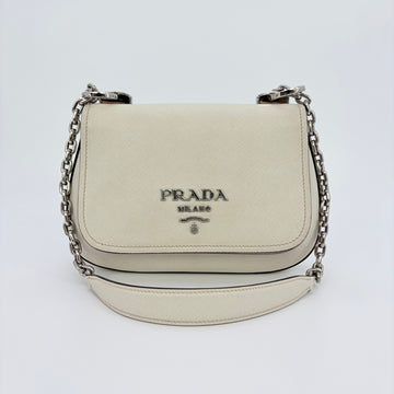 PRADA サフィアーノシルバーエンブレムチェーンショルダーバッグ 1BD275 155797610