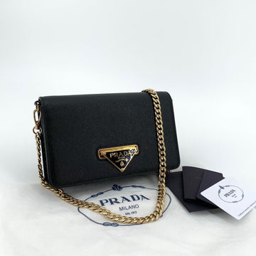 PRADA Saffiano Dreieckslogo Klappen-Chain-Crossbody 1BH133 155802565