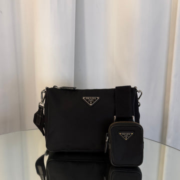 PRADA ナイロンポーチクロスバック 155869933