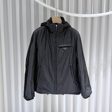 PRADA 三角ロゴリナイロンフードブルゾンバ bomberジャケットブラック 48 155879457