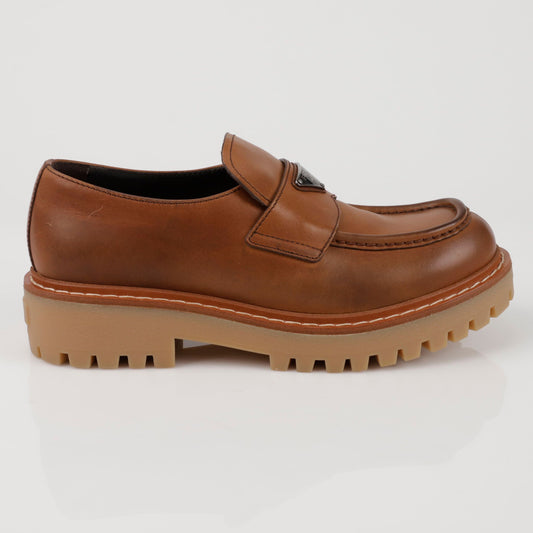 Prada Triangular Logo Loafer 8.5 154953327 [P]