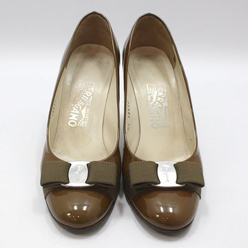 Salvatore Ferragamo Patent Leather Silver Bow Pumps 6.5C 155924505