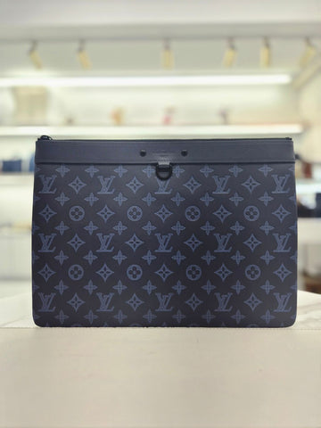 Louis Vuitton Discovery Pouch GM Clutch M80425 155946804