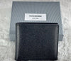 THOM BROWNE 男性用ペブルグレインレザー二つ折り財布 ブラック MAW023A 00198 001 152569314 [P]