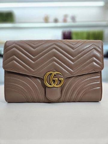 GUCCI Mattelassé Clutch in Rosa Beige 498079 156242384