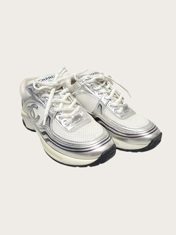 CHANEL ホワイトシルバー CCロゴ スニーカー 156245709