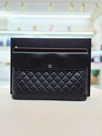 CHANEL フラップ シルバー ブラックラムスキン クラッチ シーズン 24 A82683 156246143