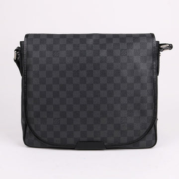 LOUIS VUITTON Graphit Daniel MM Messenger Tasche 156283265