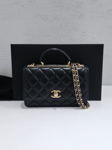 CHANEL トレンディ CC トップハンドルラムスキン ゴールドチェーン ミニクロスバッグ 内蔵チップ AP4323 156398406