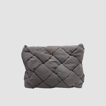 BOTTEGA VENETA パディングカセットクラッチバッグ 667269 156515296