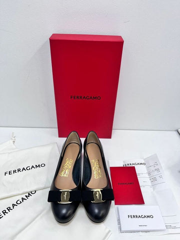 SALVATORE FERRAGAMO VARA 1 NERO 女性パンプス 0765658 156584301