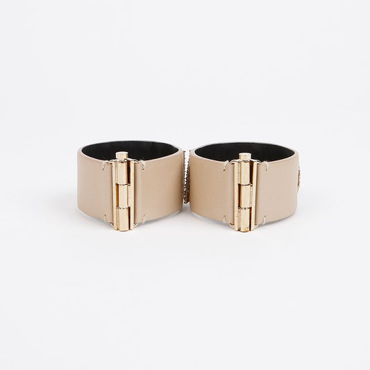 CHANEL Logo Double Bangle Bracelet in Größe M 156352456