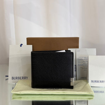 BURBERRY Bカット二つ折り財布 ブラック 156662410
