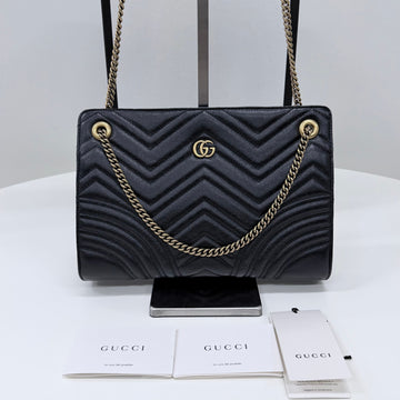 GUCCI GGマーモントマトラッセレザー チェーンショルダーバッグ ブラック 156693993