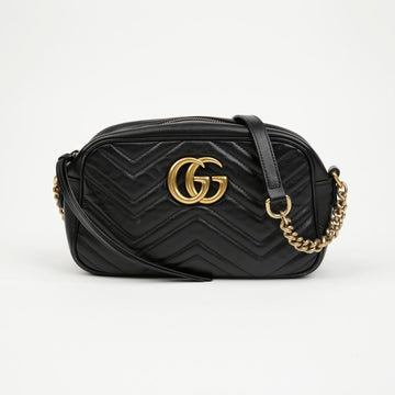 GUCCI Marmont kleine Matelassé Schultertasche Schwarz mit goldener Hardware 156487582
