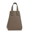 LOEWE Kompakte Hammock-Tasche aus weichem Kalbsleder 156800142 [P]