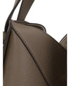 LOEWE Kompakte Hammock-Tasche aus weichem Kalbsleder 156800142 [P]