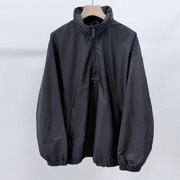 PRADA 三角ロゴナイロンアノラックウィンドブレーカー ブラック 156800903