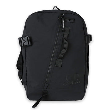 CP COMPANY 男性刺繍ロゴ斜めジッパーバックパック（ブラック） 19CMAC121A 110188G 999 148408458