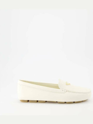 PRADA 三角ロゴ レザー ローファー 133039324