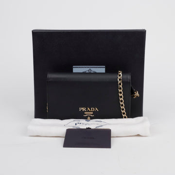 PRADA メタルロゴ サフィアーノ チェーン ブラック ゴールド クロスバッグ 156515318