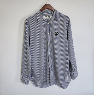 COMME DES GARCONS Gestreifte Herz-Patch Herrenhemd AZ-B008 a7061 156891170